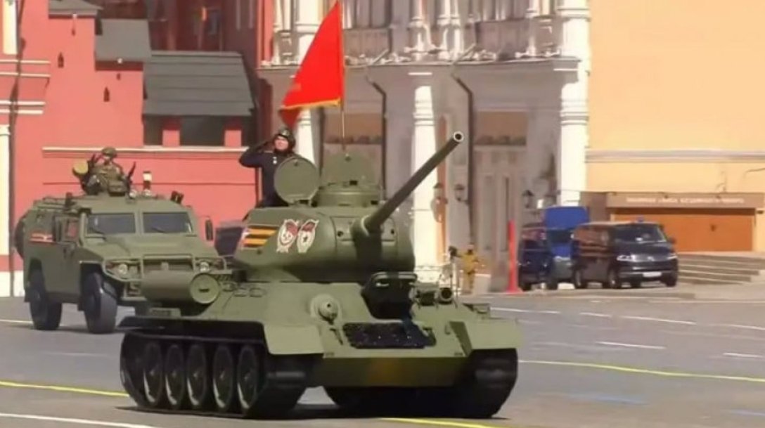 т-34 на параде в Москве