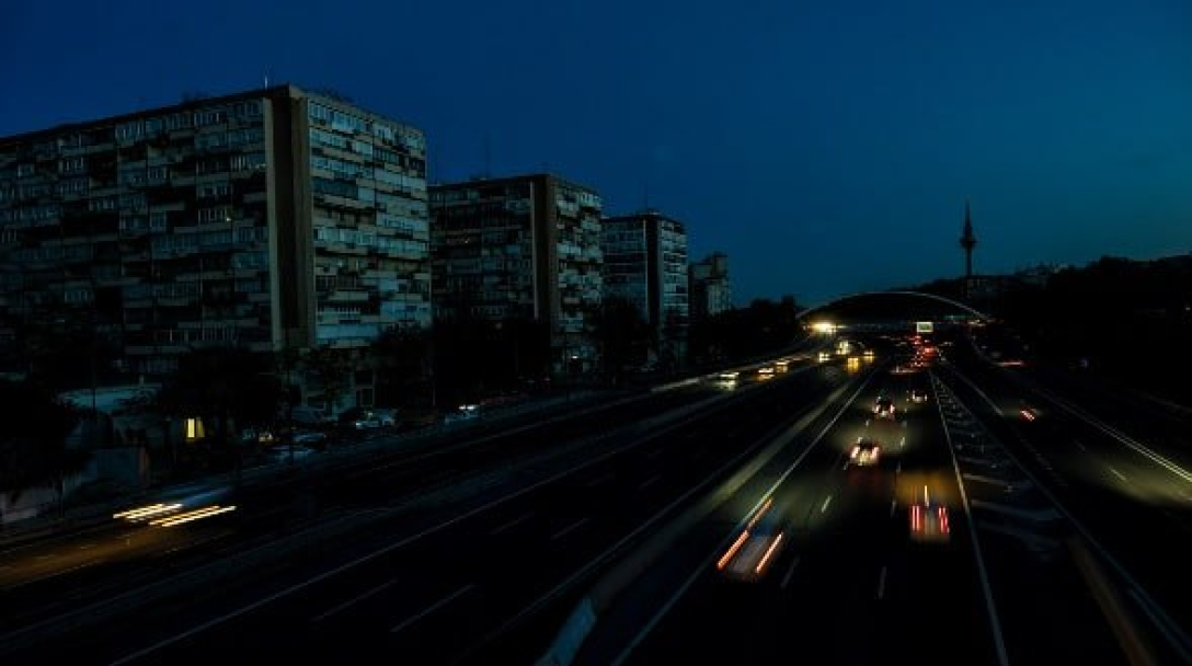 вимкнули світло, блекаут, блекаут, темно в місті