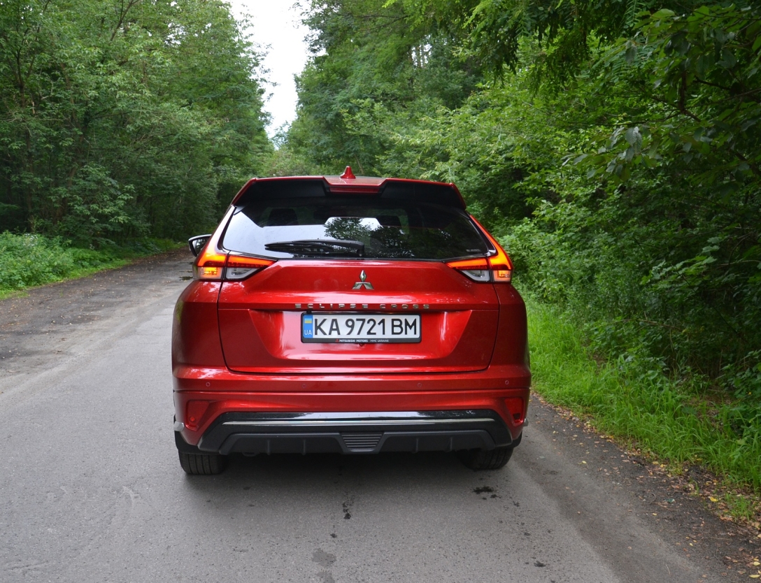 Тест Mitsubishi Eclipse Cross — чем привлекает самый дешевый купе-кроссовер  в Украине