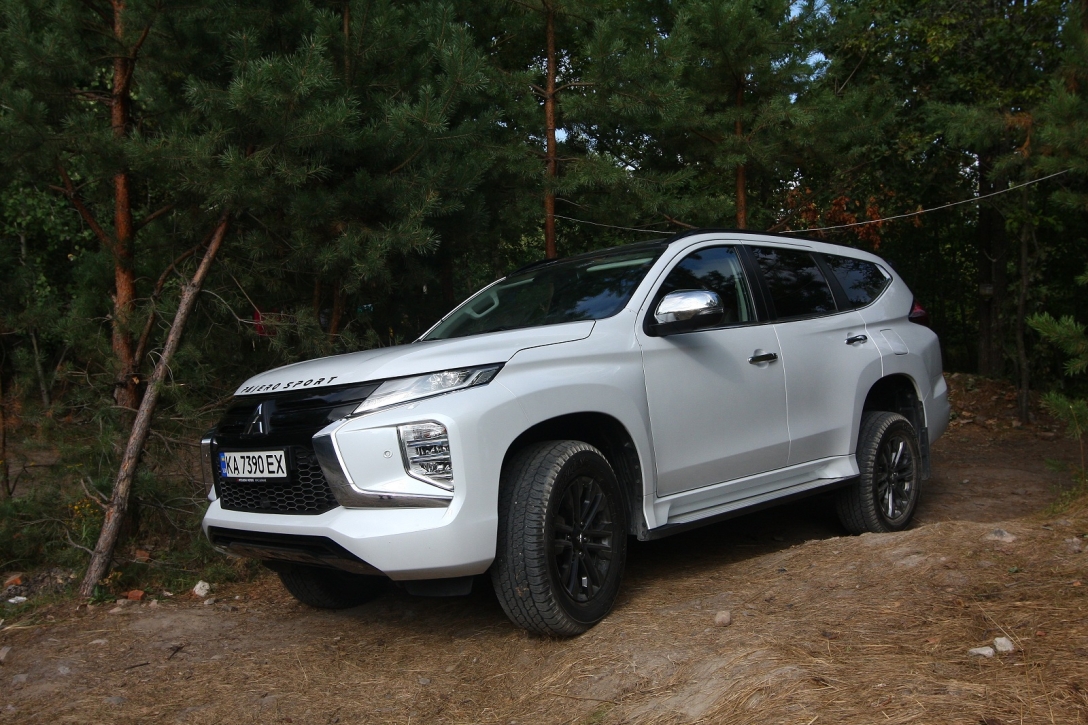 Тест Mitsubishi Pajero Sport — как ведет себя авто на дорогах и бездорожье