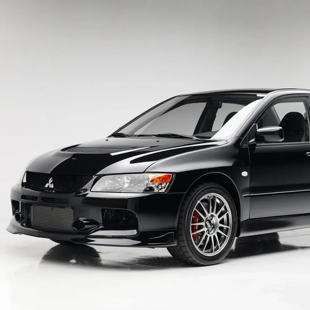 Mitsubishi Lancer Evolution IX виставили на продаж у стані нового авто