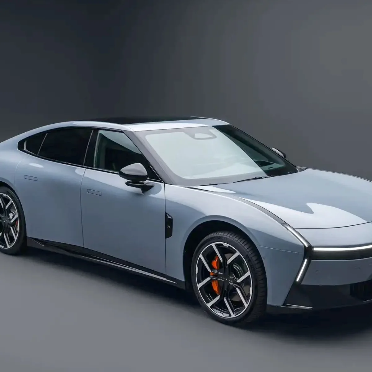 Новий електрокар XPeng P7 із запасом ходу 820 км має двері Lamborghini