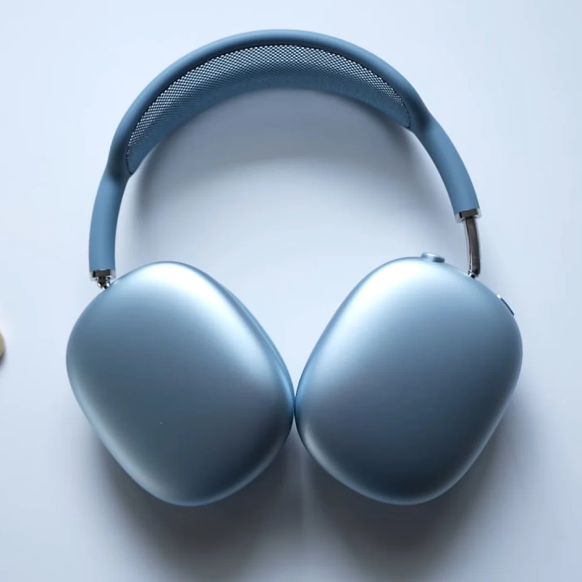 Не оправдывает такую цену»: специалисты разобрали новые AirPods