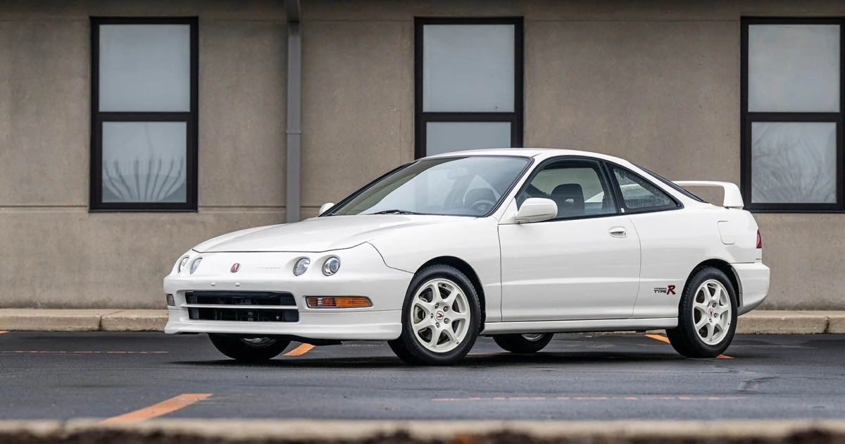 The inconspicuous budget Acura of the 90s was sold at the price of a new Gelendvagen (photo)