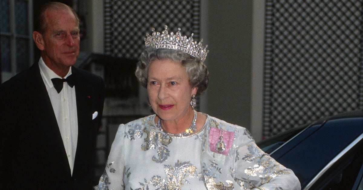 Five outfits of the queen.  How did Elizabeth II celebrate her anniversaries?