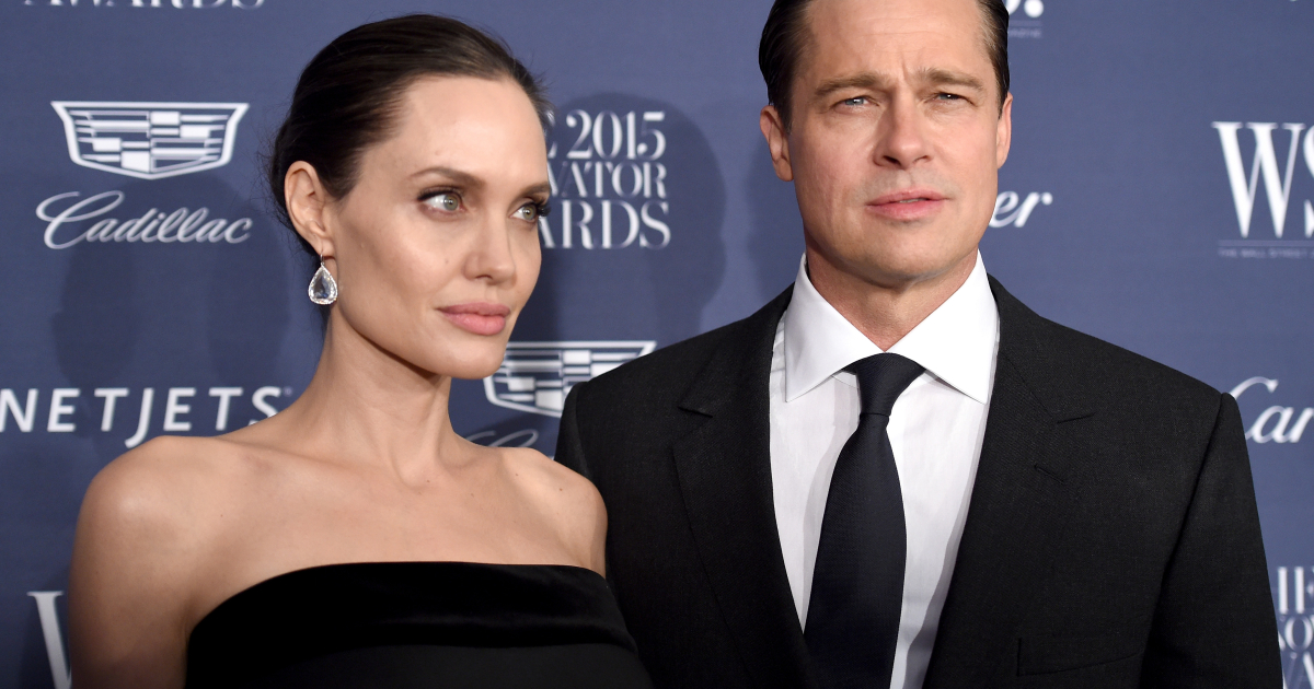Анджелина Джоли рассказала о ссоре, после которой развелась с Брэдом Питтом. Актер якобы пытался задушить одного из их детей, другого ударил по лицу, ее толкнул в стену - и облил всех пивом