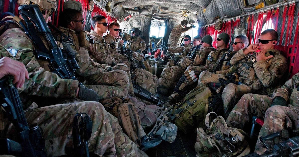 82-а повітряно-десантна дивізія США у Перській затоці — завдання, потенційні варіанти розвитку подій та загрози, пов’язані з наземними військовими операціями.