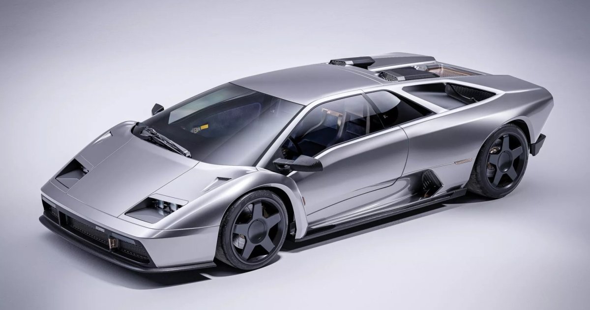 Мылтық ұстаған порноактриса