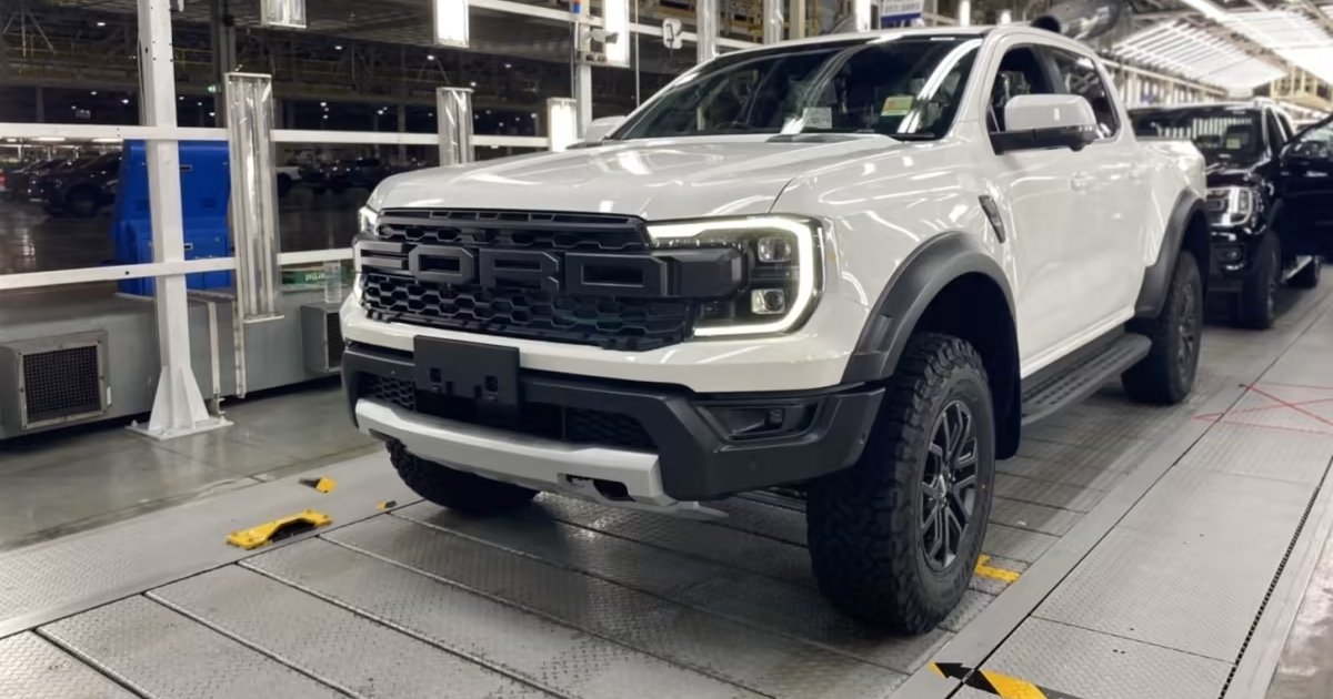 Dealer crashes new charged Ford pickup right before delivery to customer (video)