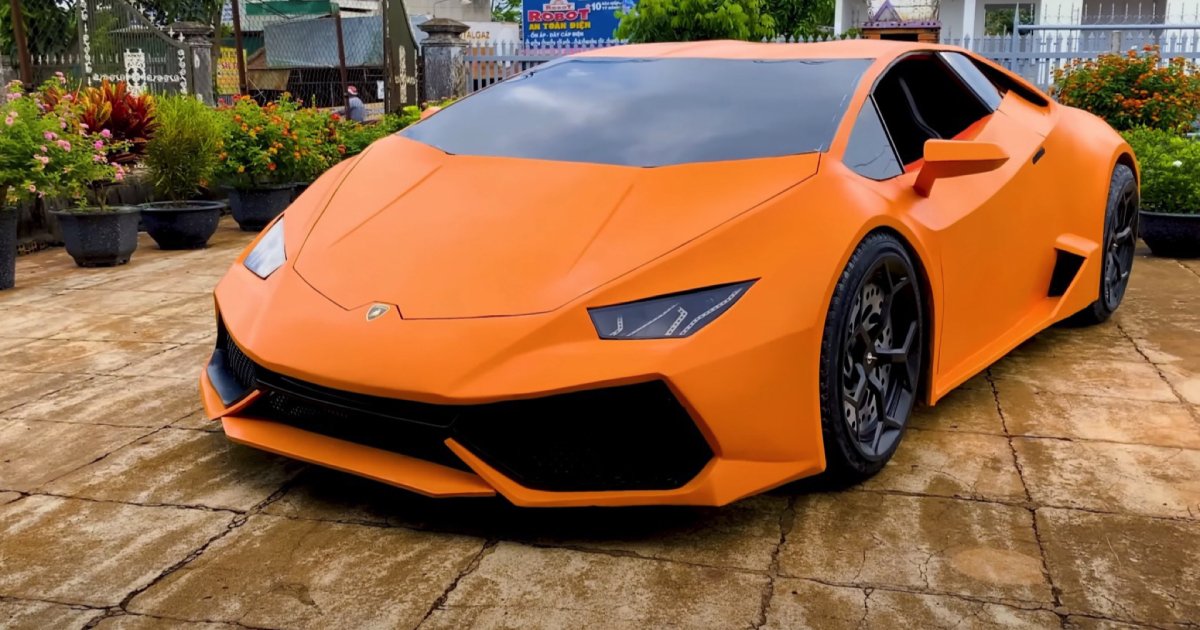 Master recreates the Lamborghini Huracan supercar out of cardboard (video)  - The News Department