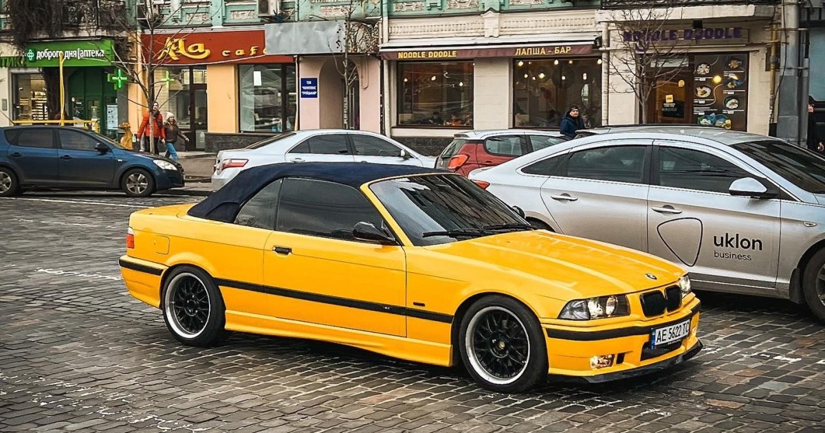 A very rare charged BMW convertible of the 90s was noticed in Ukraine (photo)