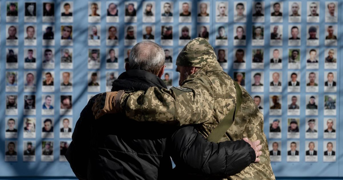 Українці чекають від нового президента швидкого завершення війни: що показало опитування Ipsos