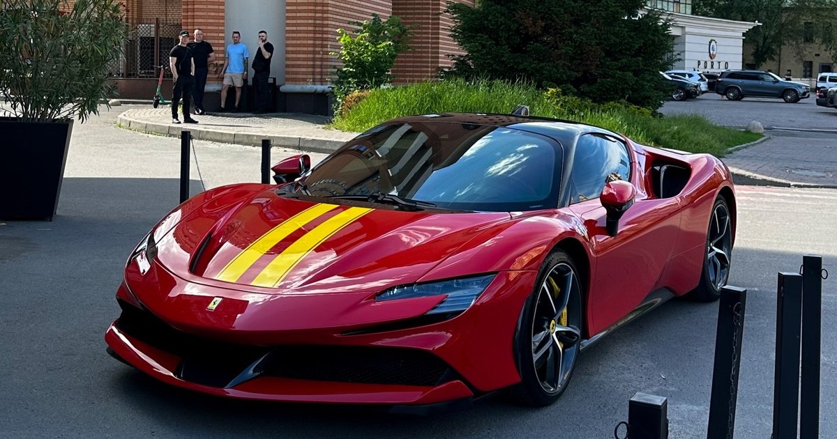 予約済み1000■SF9 『SENSUOUS』 1000-сильный суперкар Ferrari SF90 за $600 000 заметили в Киеве — фото