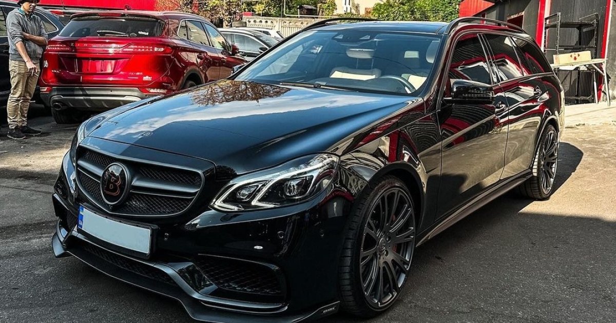 Brabus Modified Mercedes E-Class Station Wagon with 850-horsepower V8 and Top Speed of 350 km/h