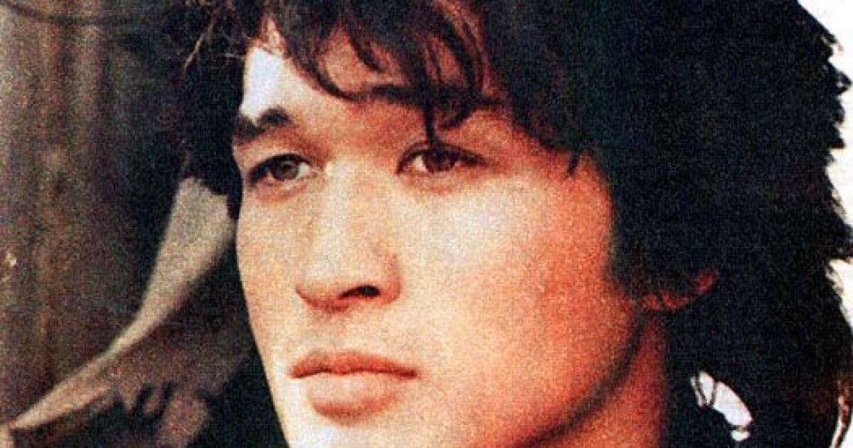 Знаменитые песни цоя. Ютуб песни в цоя. Цой фото. Певица, которая поет песни цоя. Цой песни перемен.