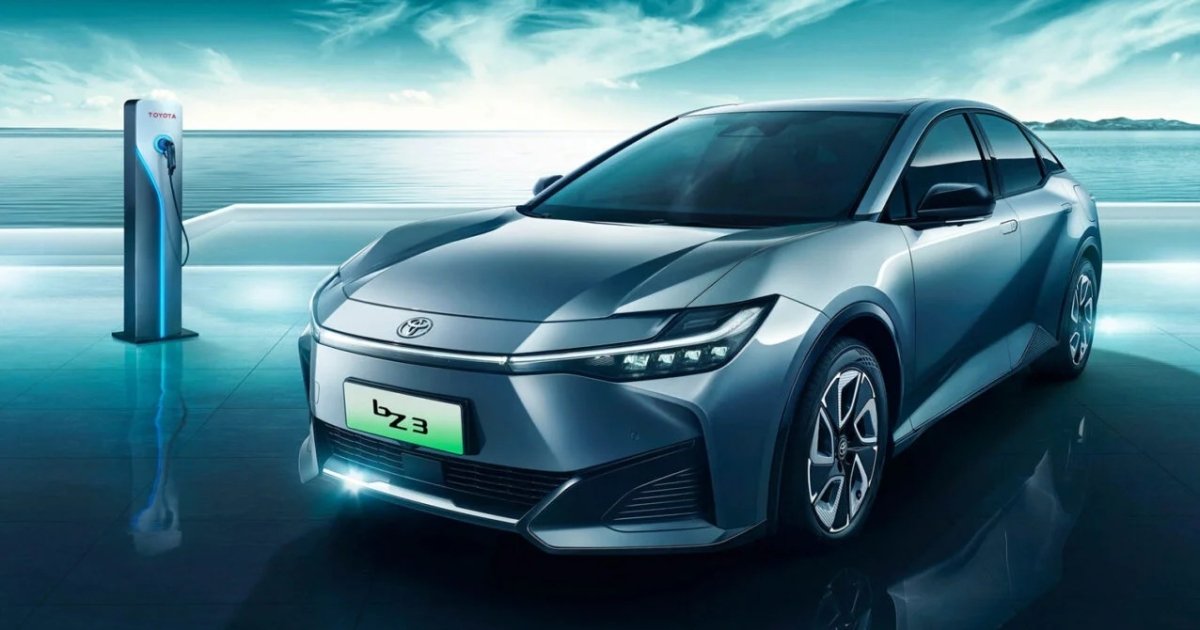 An analogue of Camry: an inexpensive Toyota electric car with a power reserve of 615 km appeared in Ukraine (photo)