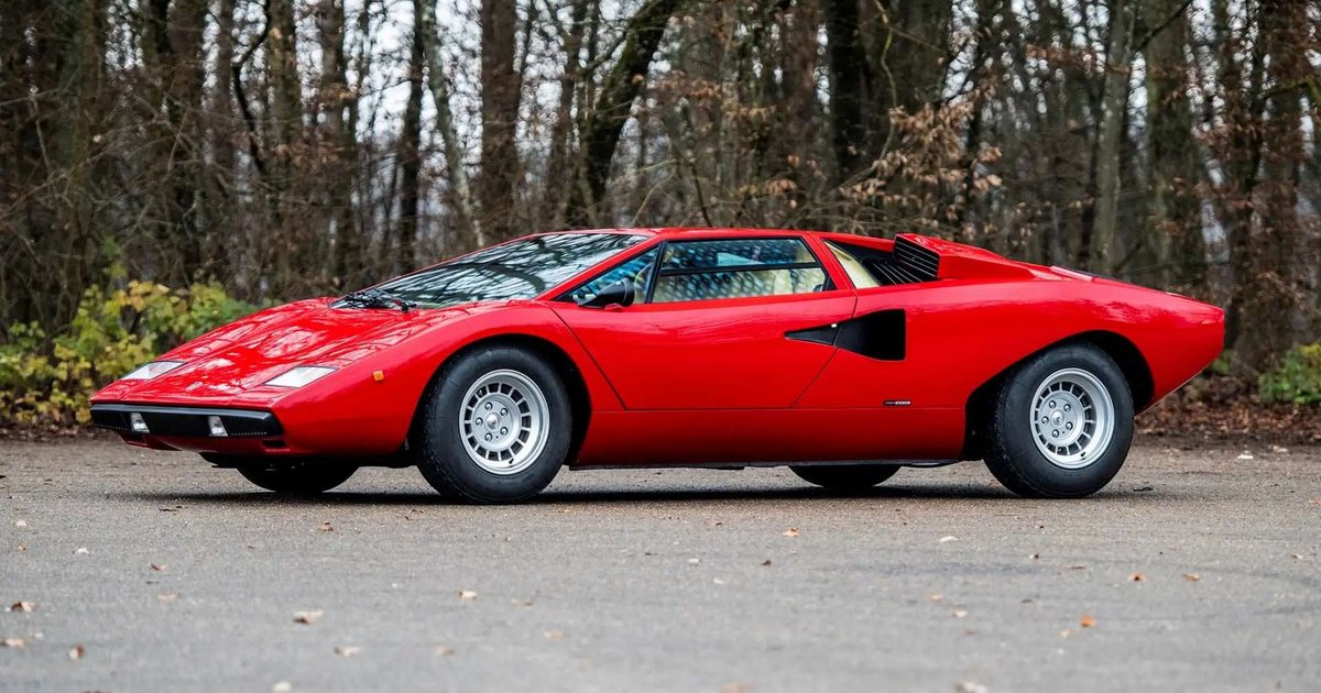 На аукцион выставили очень редкий суперкар Lamborghini звездного