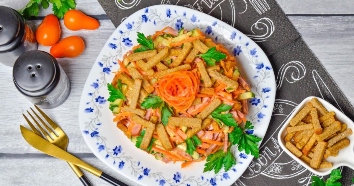 Салат с сухариками и морковью по-корейски - рецепты с фото