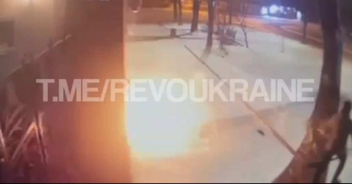 “Molotov cocktail” thrown at the Russian consulate in Lvov (video)