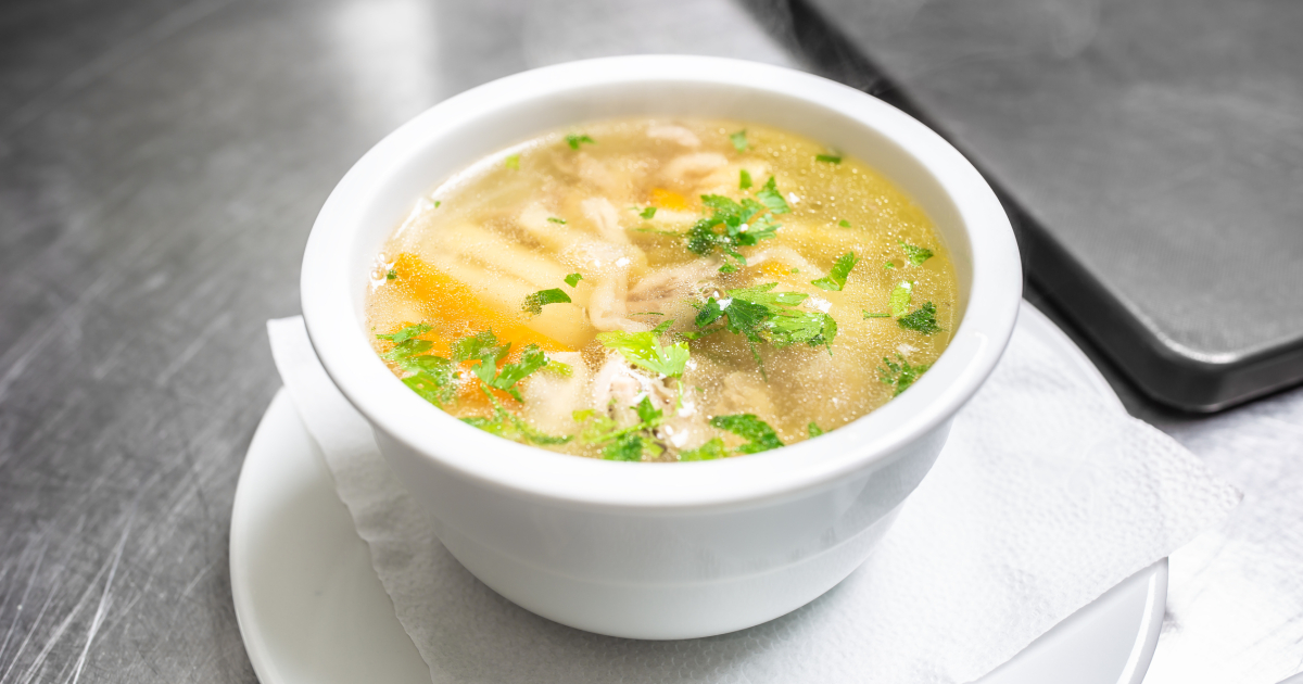 Суп с клецками на курином бульоне: пошаговый рецепт с фото | Меню недели