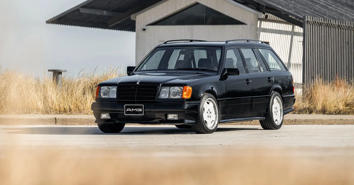 Унікальний Mercedes W124 AMG виставили на аукціон