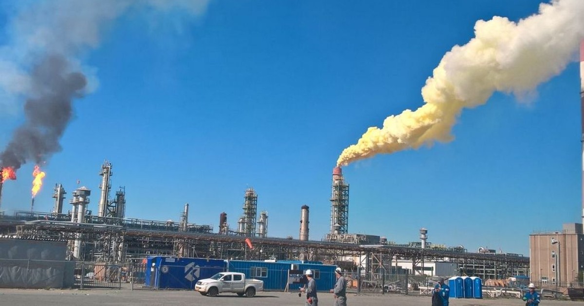 6 июля 2022, 15:49 В Казахстане взрыв на крупнейшем месторождение нефти: накануне Токаев обещал помощь ЕС с нефтью и газом