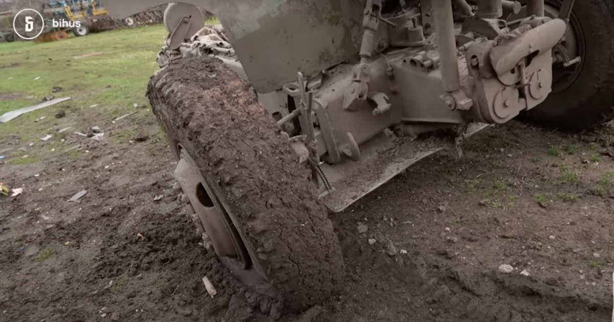 Soldiers of the Armed Forces of Ukraine showed the consequences of a lancet blow on a howitzer (video)