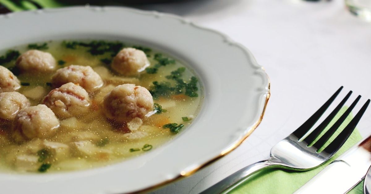 Суп с фрикадельками и клецками, пошаговый рецепт на 1387 ккал, фото, ингредиенты - Оксана Чуб