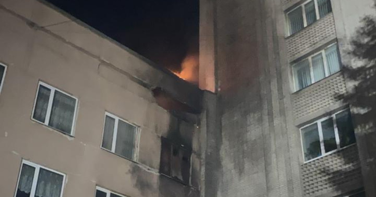 РФ завдала удару по дитячій поліклініці в Сумах – місто стикається з відключеннями електрики РФ завдала удару по дитячій поліклініці в Сумах – місто стикається з відключеннями електрики