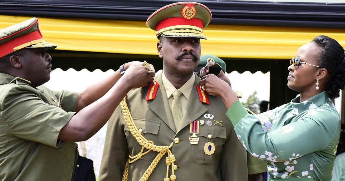 Военная техника и флаг Уганды