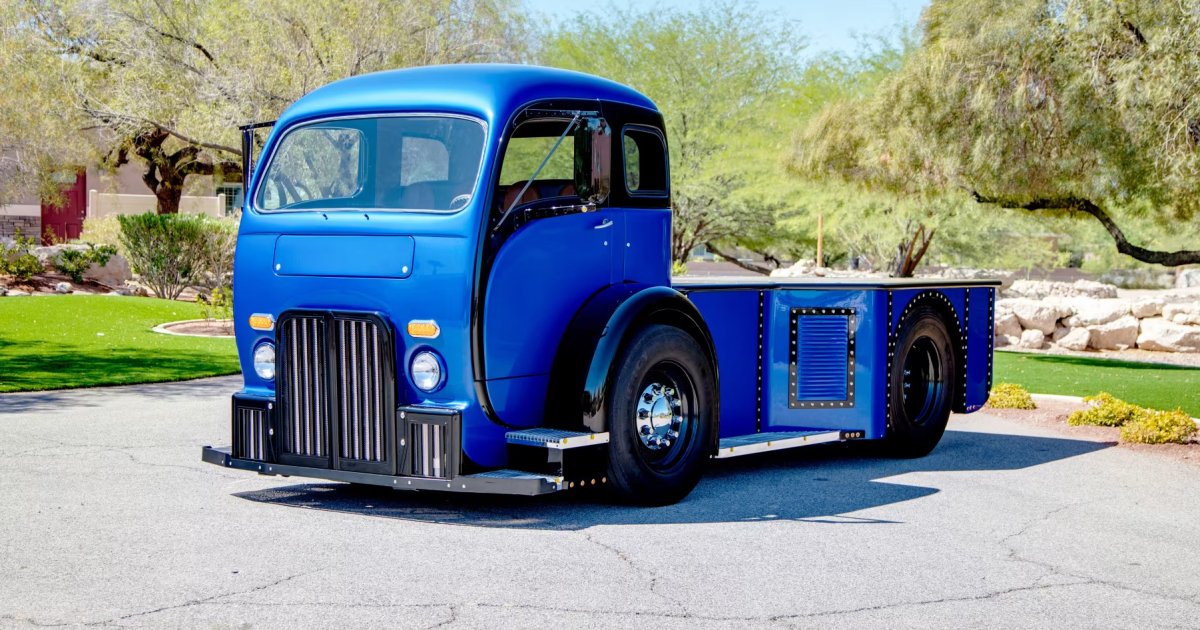 На аукціон виставили незвичне 500-сильне авто 50-х від українського ...