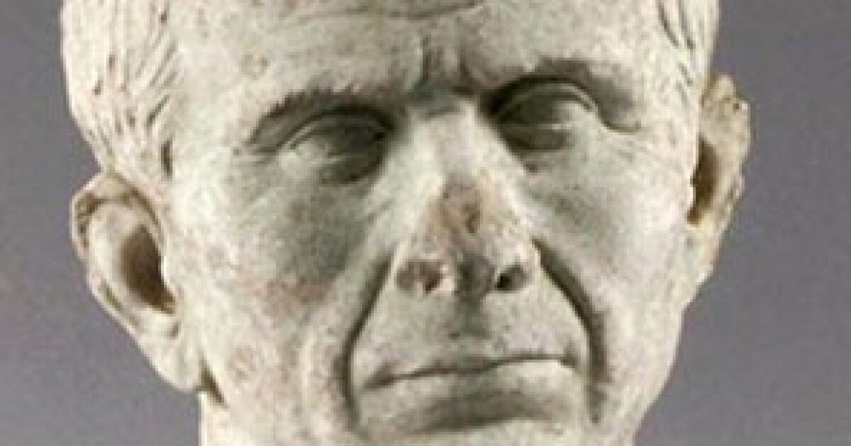 На дне французской реки найден уникальный бюст Цезаря - ФОКУС