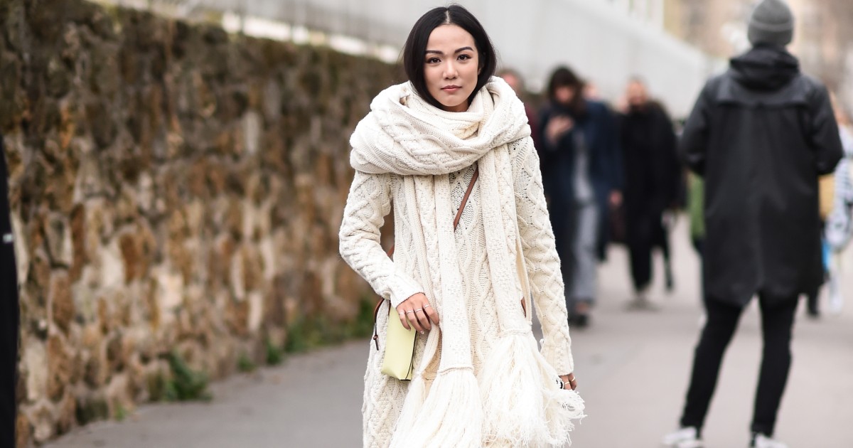 Длинный шарф — идеальное дополнение к классическим пальто и стильным курткам