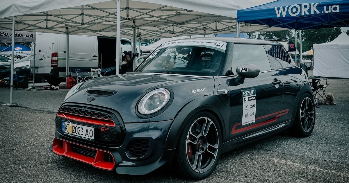 Лимитированный Mini JCW GP на 306 сил сфотографировали в Киеве