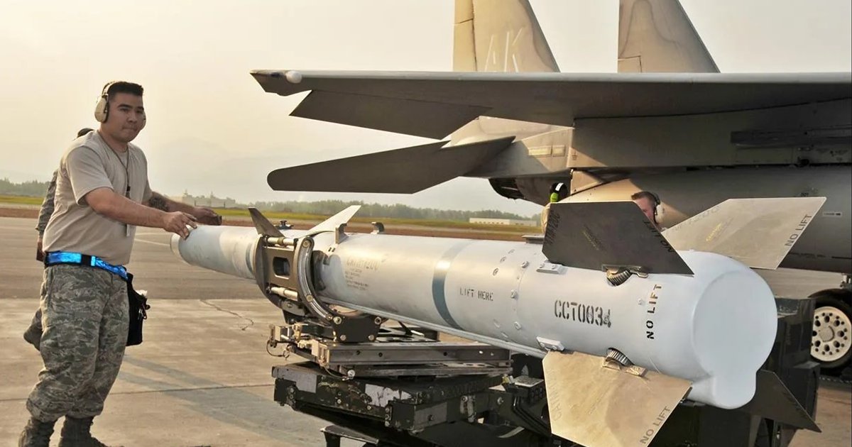 AMRAAM поможет: почему нет простого ответа на планирующие бомбы РФ ...