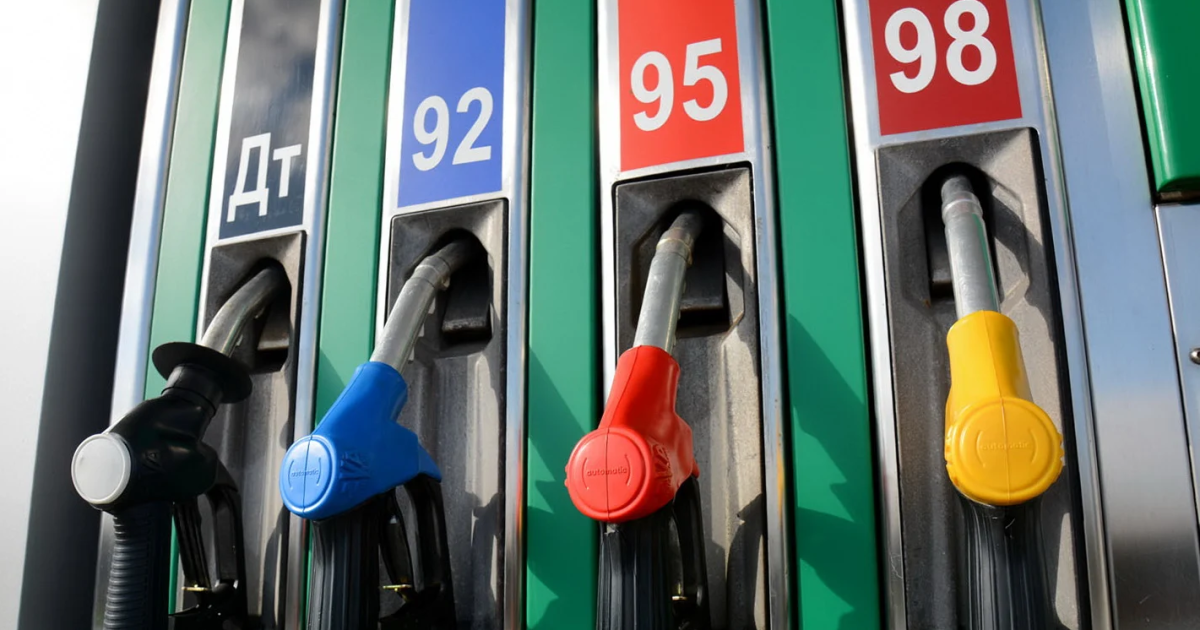 Українці повинні бути готові до підвищення ціни на пальне у найближчі дні. Згідно з останніми прогнозами, ціна на бензин та дизельне пальне в Україні може зрости через певні обставини, що вплинули на міжнародний ринок нафти.