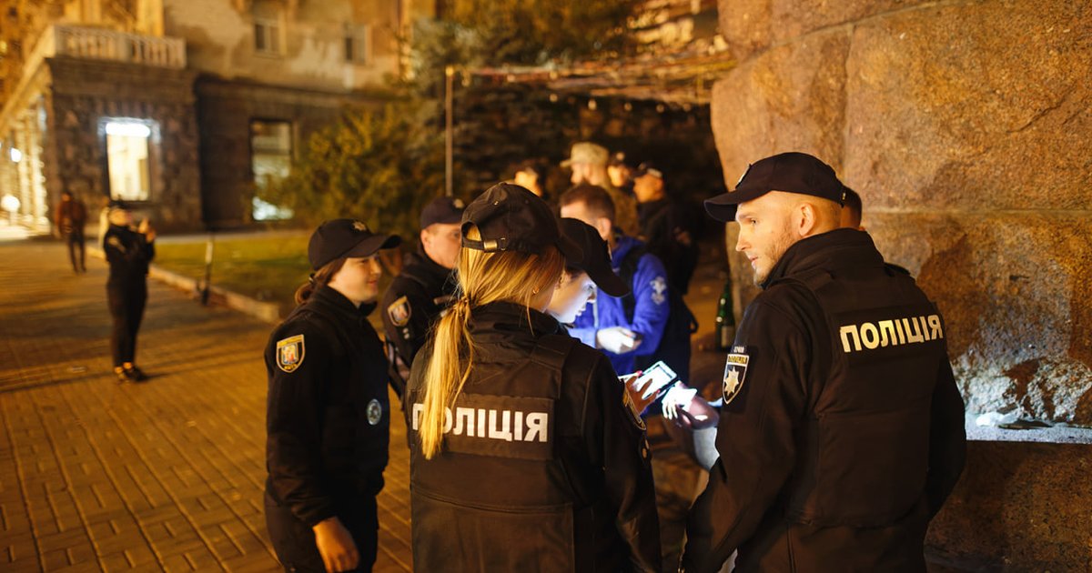 У Київській області скоротять комендантську годину: що відомо про укриття та захист АЗС