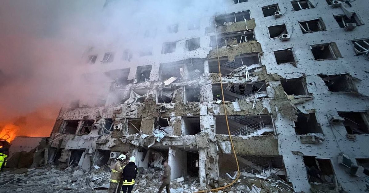 Росія вдарила по багатоповерхівці в Одесі: 17 постраждалих, серед них троє дітей