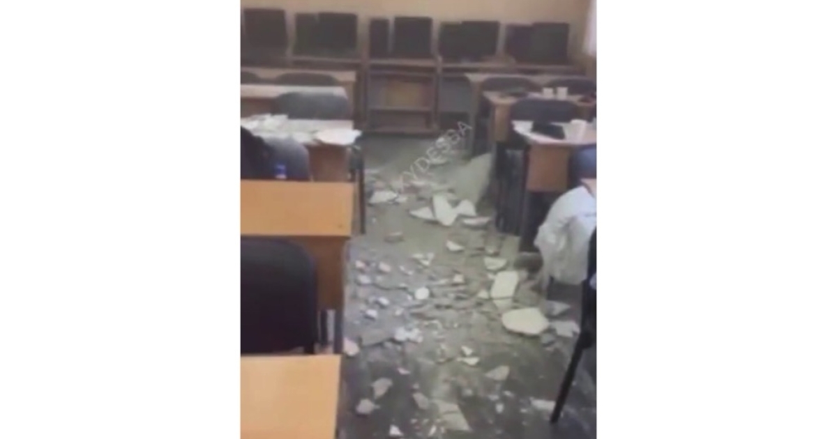 Ceiling collapsed during class in Odessa school (video)