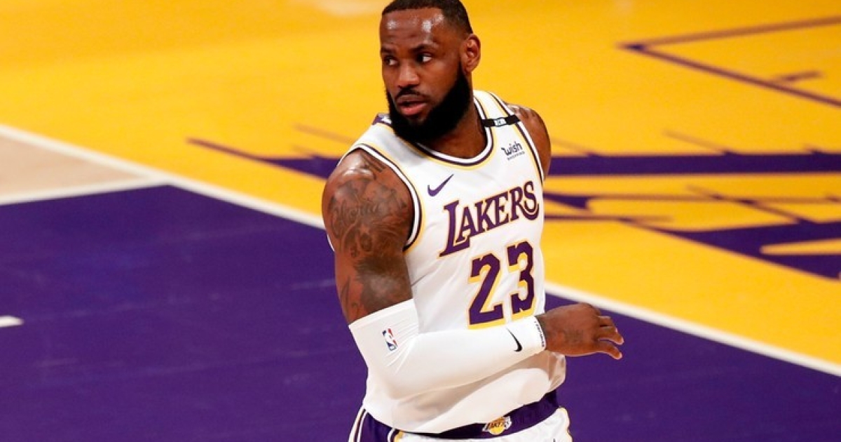 Basketbolist Lebron Dzhejms Smenil Igrovoj Nomer Iz Za Vyhoda Filma Kosmicheskij Dzhem