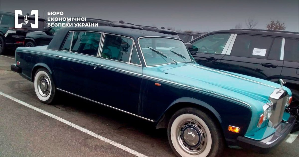 Rolls-Royce 1976 года нелегально завезли в Украину — авто арестовали