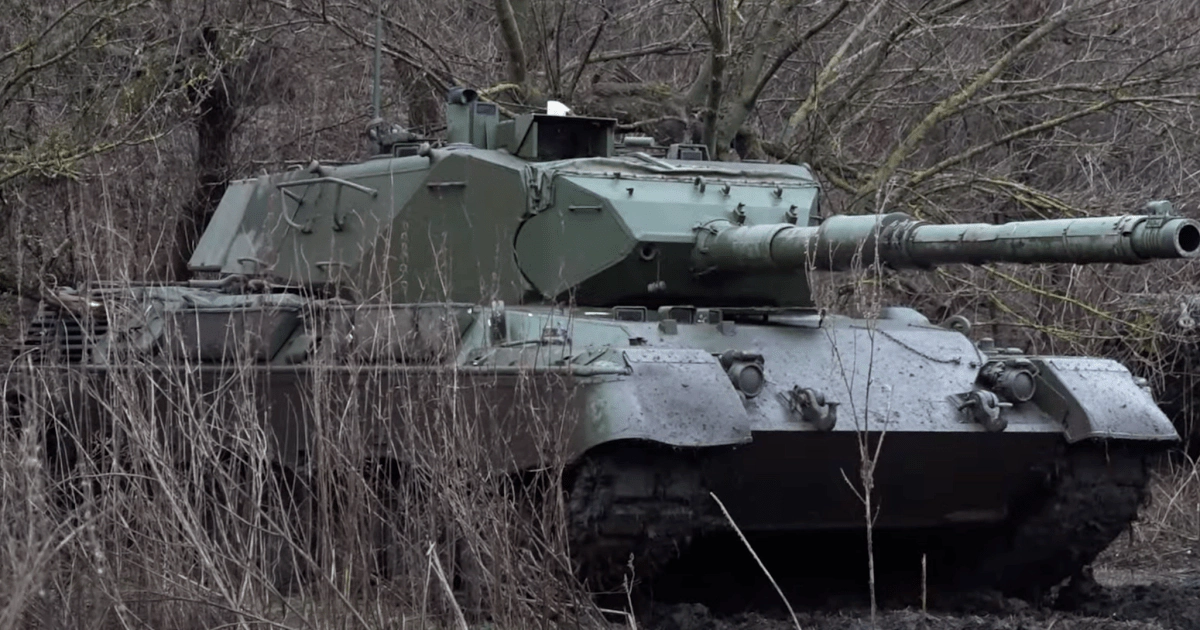 Опубликованы кадры уничтожения украинского танка из засады - Российская газета