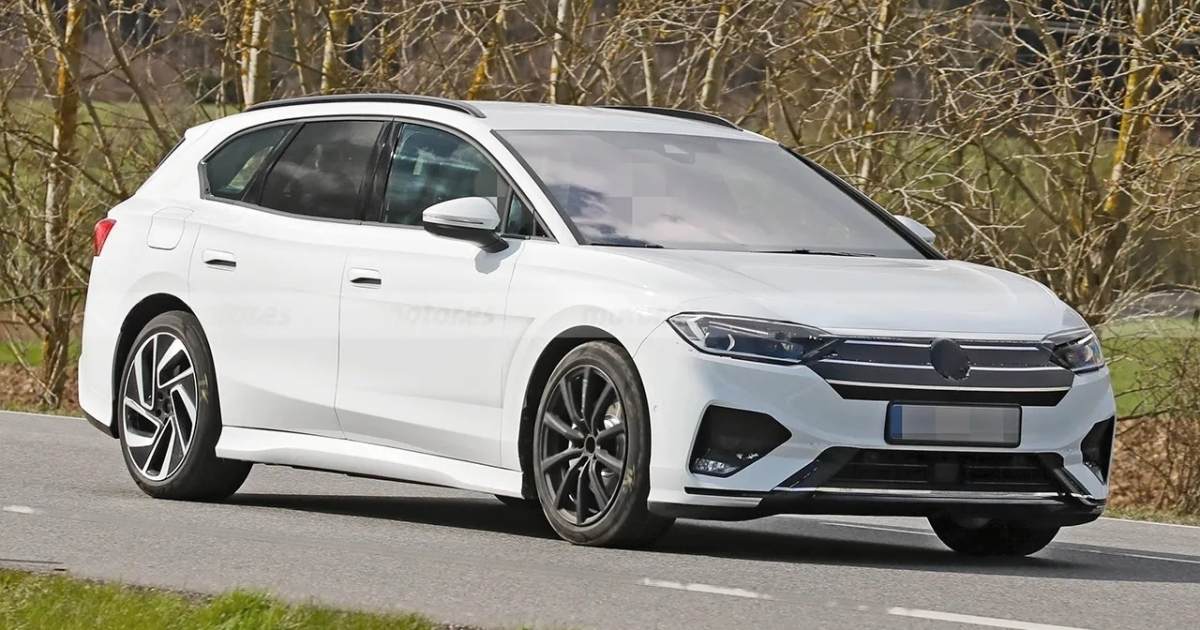 "New Volkswagen ID.7 Variant Station Wagon Electric Car with 286HP