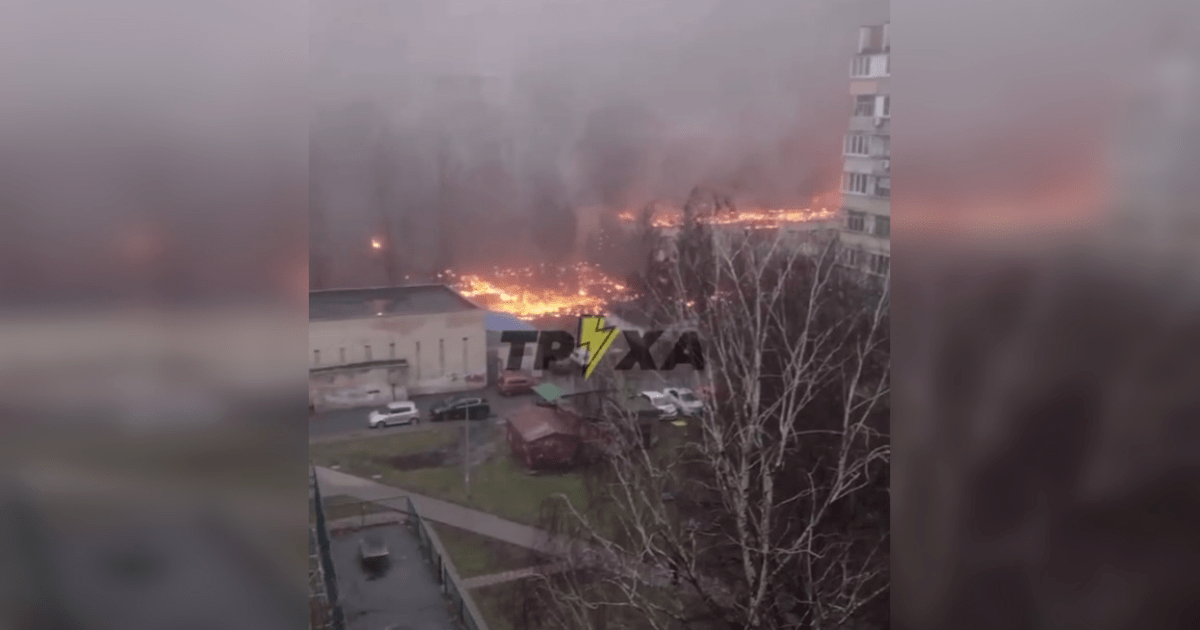 Вертолет упал у детского сада под Киевом. Среди погибших — дети и руководство МВД Украины