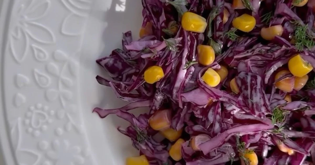 Салат из свежей красной капусты