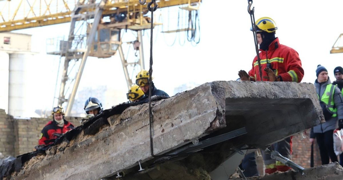 Rescuers continue to dismantle the rubble, the number of victims has increased (photo)