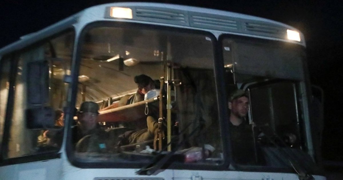 Появилось видео эвакуации раненых защитников Мариуполя с Азовстали