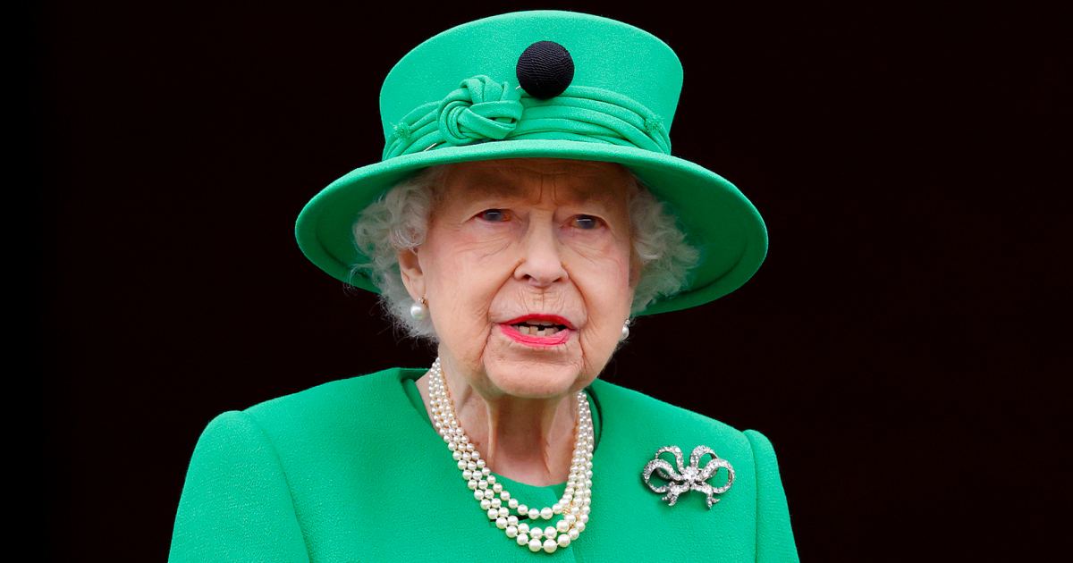 Queen Elizabeth wore a special bow brooch for her Platinum Jubilee