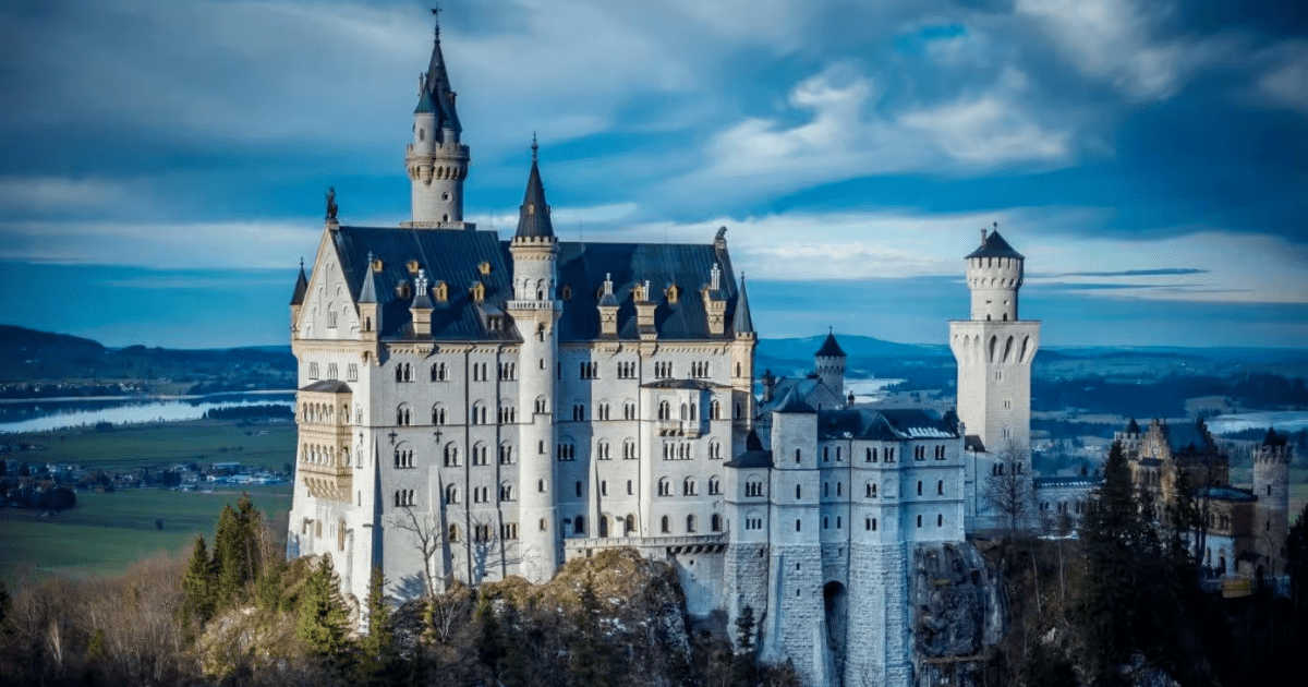 The horrors of Neuschwanstein Castle: a maniac attacked tourists and ...