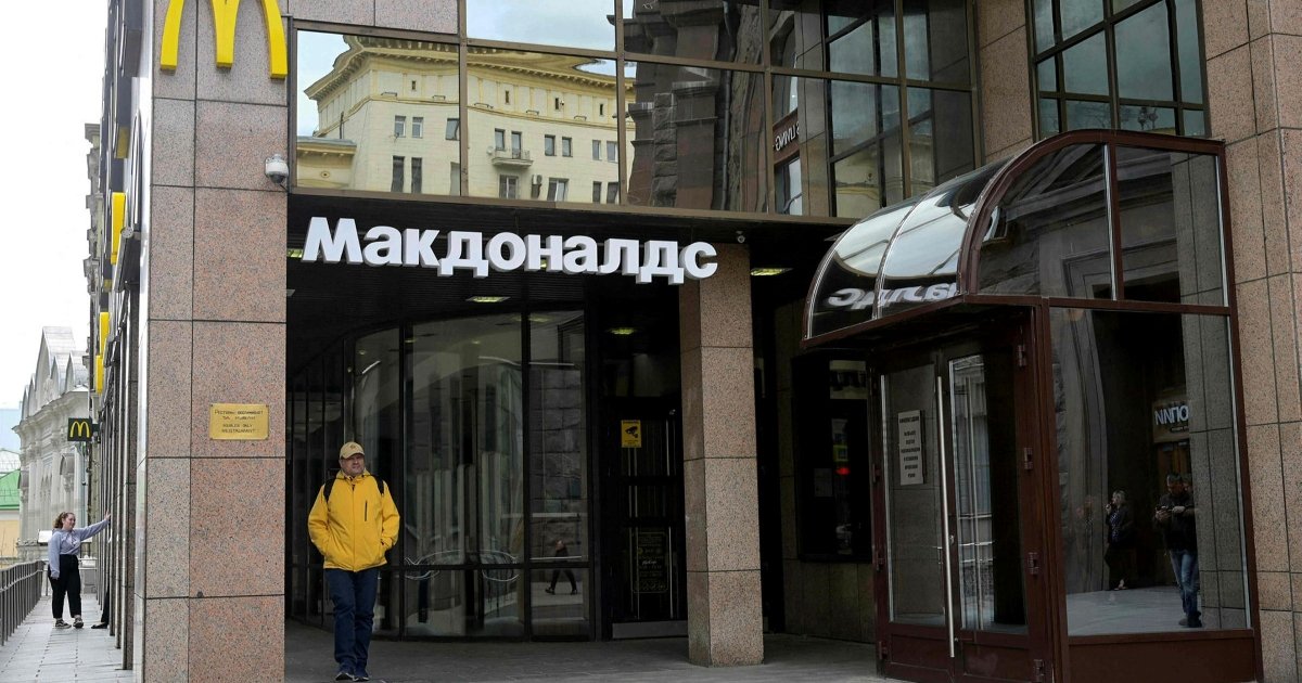 McDonald's продаст российский бизнес франчайзинговому партнеру Александру Говору